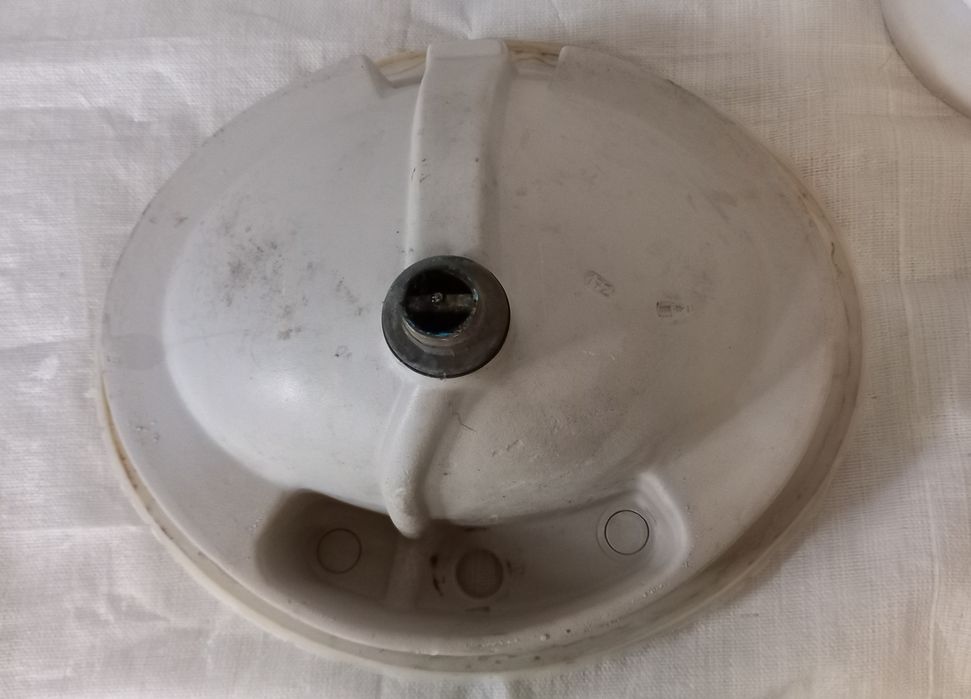 Lavatório de Encastrar Oval em Cerâmica Branca