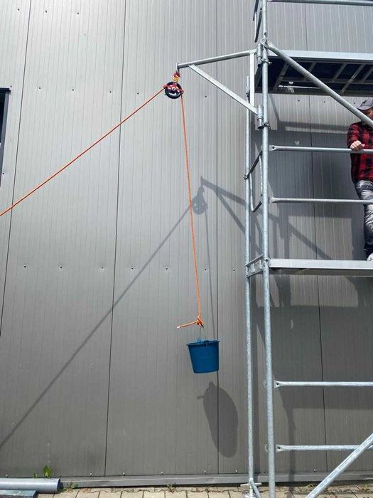 Wysięgnik rusztowanie zblocze hakowe lina wciągarka