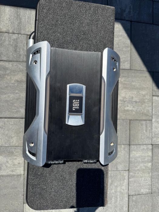 Subwoofer i wzmacniacz JBL