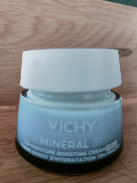 Dwa kremy Vichy nowe