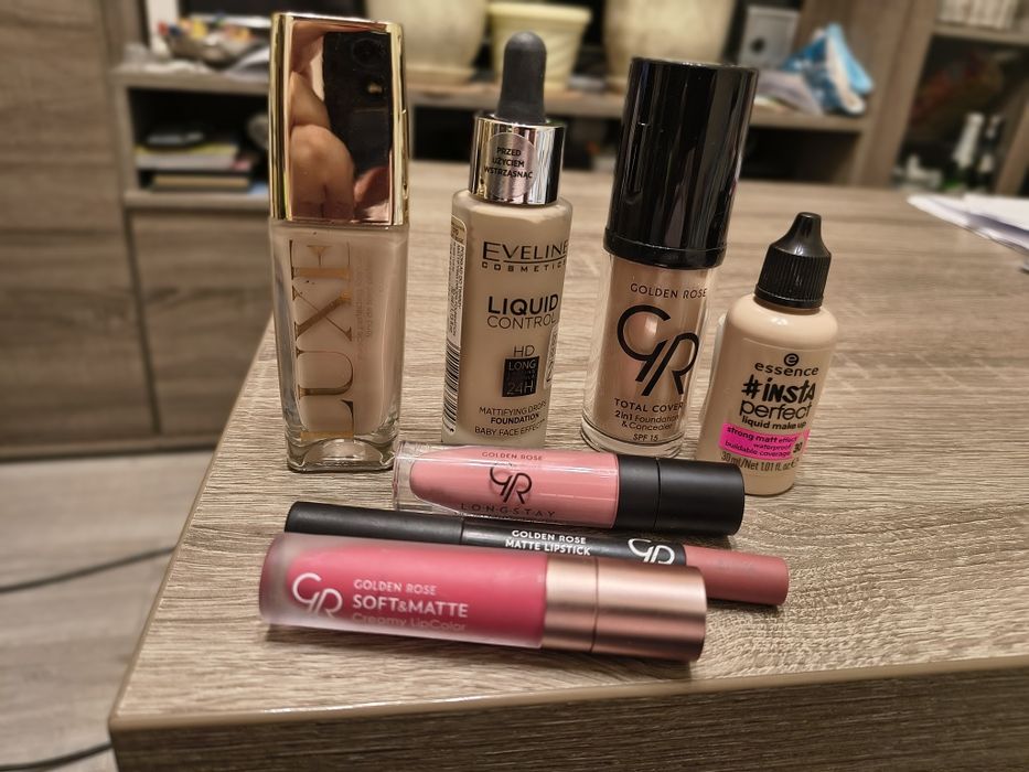 REZERWACJA Kosmetyki, podkład, szminka, blyszczyk