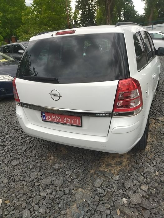 Опель Opel Zafira 2011 1.6Бензин