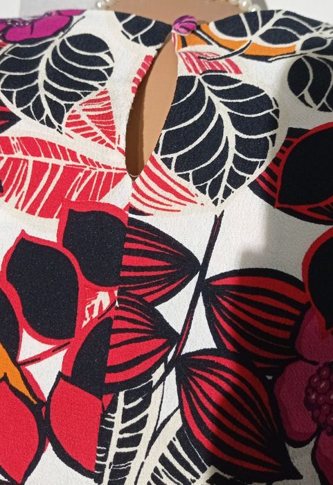 Sukienka midi w kwiaty bez rękawów F&F S