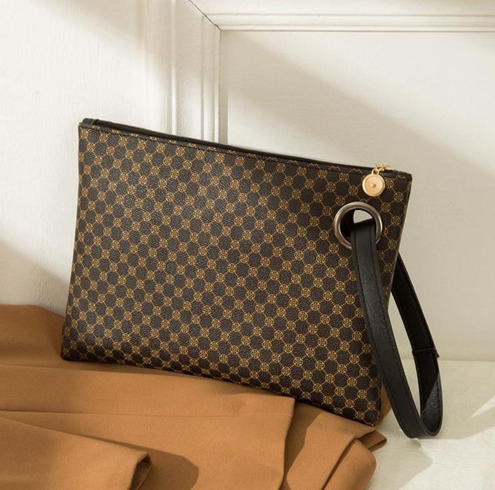 Женская сумка на запястье