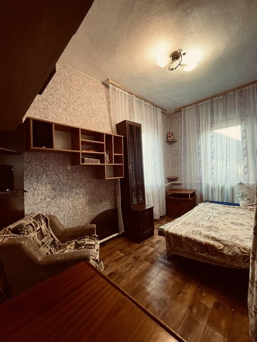 Здам кiмнату дiвчинi(жiнцi).сімейній парі.