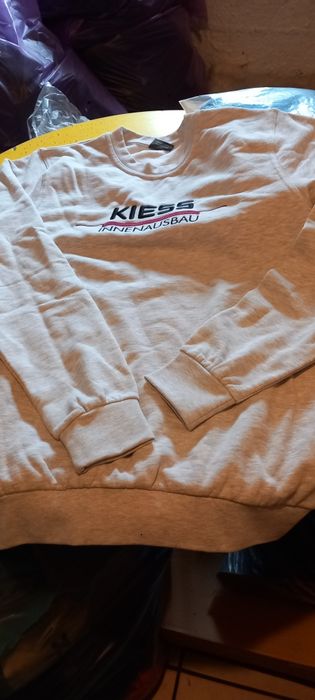 Bluza młodzieżowa nowa.