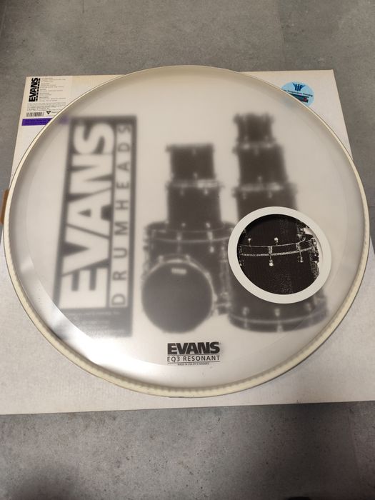 Naciąg perkusyjny 22" Evans EQ3 RESONANT Bass Drum