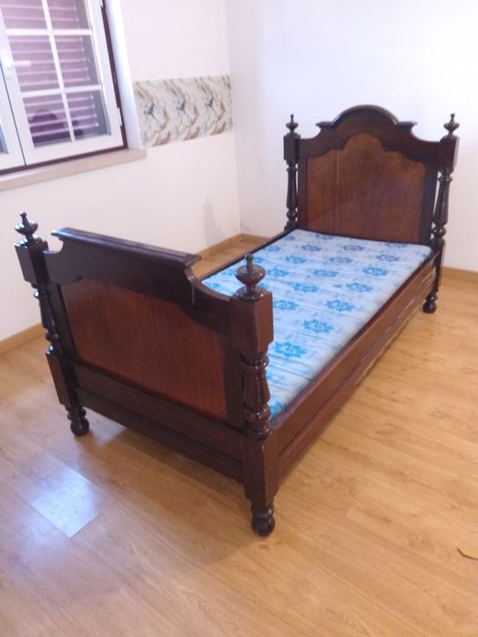 Cama de criança vintage