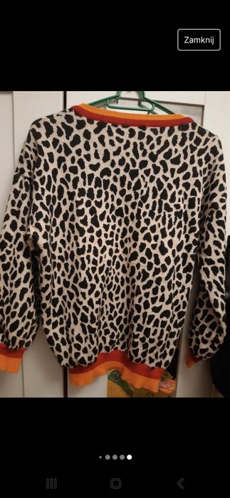 Kolorowy sweterek zwierzęcy motyw