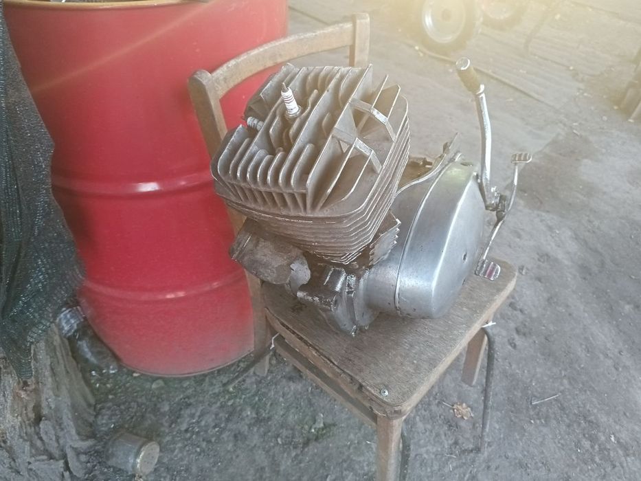 Продам двіжок иж планета 4