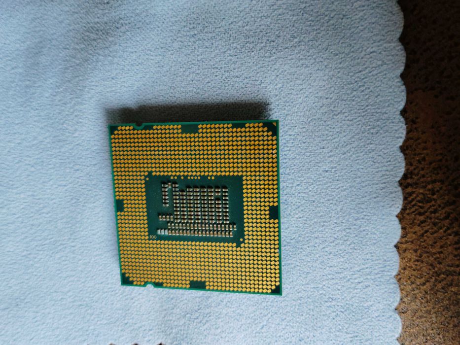 2 процесора  Intel  i3  та  pentium - 4 та 2 ядерні.