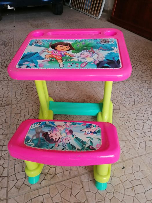 Mesa de criança Dora a exploradora