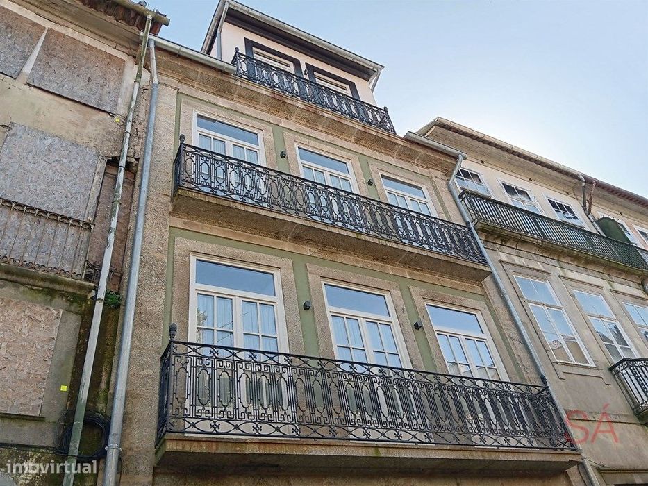 Apartamento T0+1 novo com varanda, equipado e mobilado, centro hist...