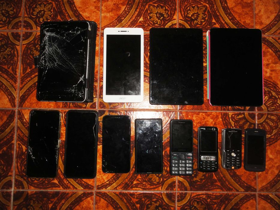 Lote de 12 Telemóveis e Tablets (Multimarcas)