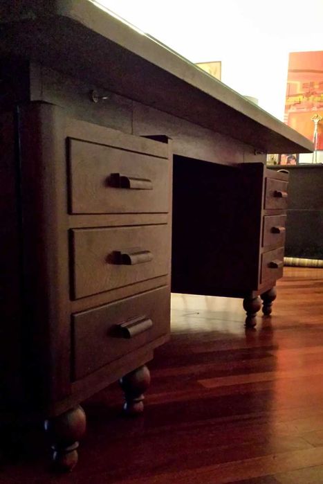 Secretária de Administração em Pau Santo (8 Gavetas)