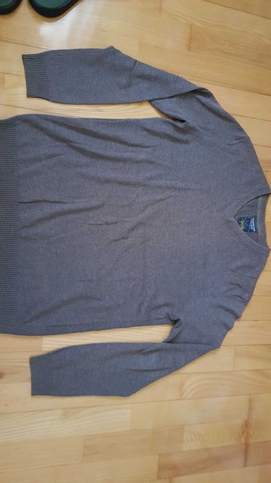 Sweter w serek Reserved