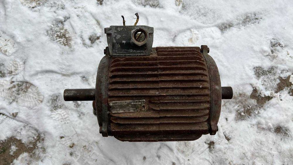 Двигун асинхронний 3 фазний (підійде під генератор)