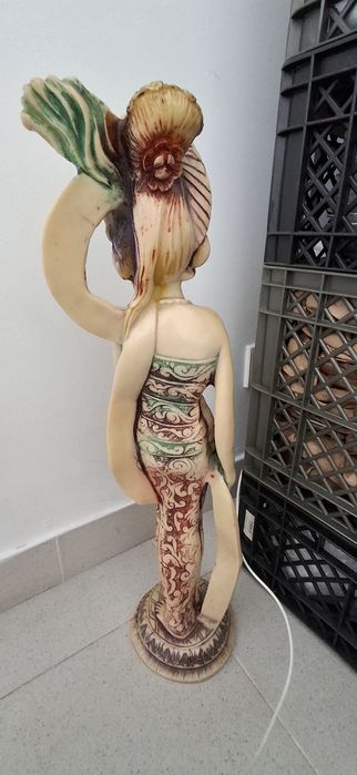 Estatueta em marfinite