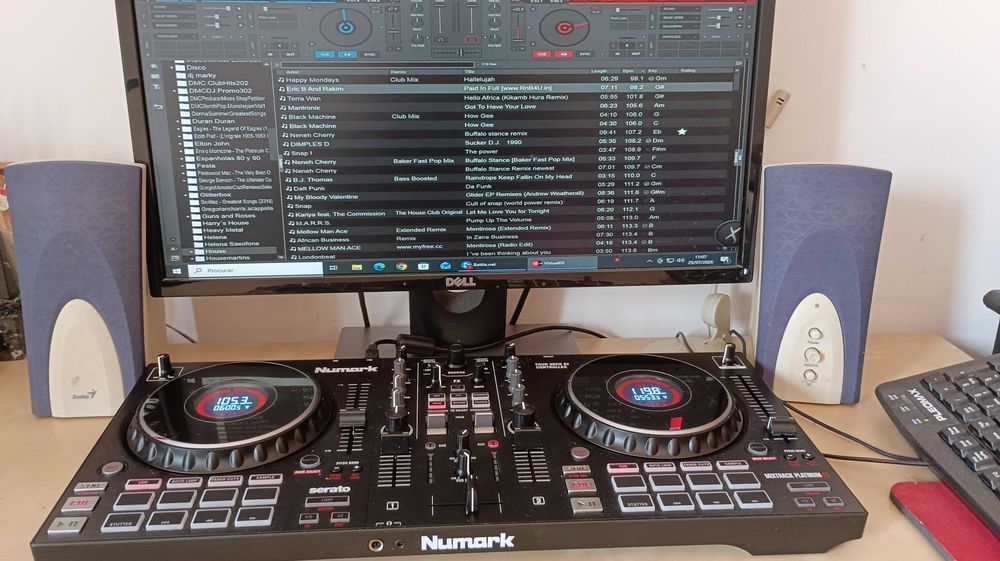 Controlador DJ Numark Mixtrack Platinum FX