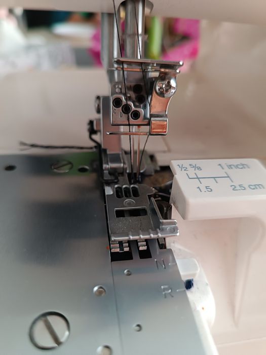 Merrylock coverlok 689