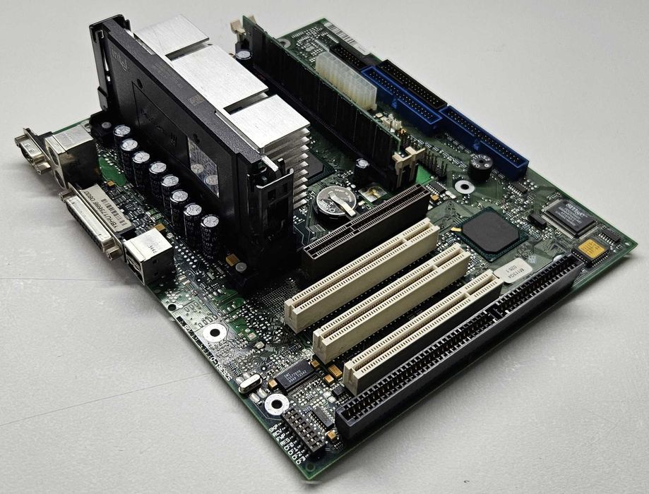 Płyta główna Fujitsu-Siemens + Pentium 3 550Mhz + 256MB RAM Retro PC