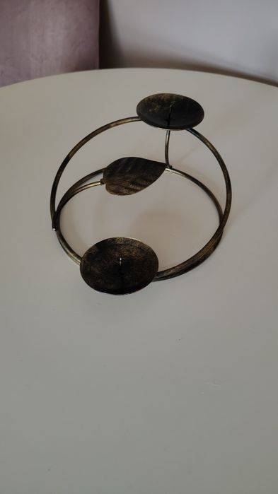 Nowy metalowy świecznik Butik