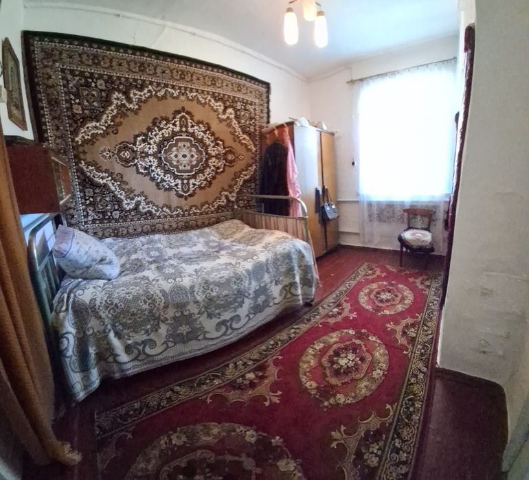 Будинок в центрі села