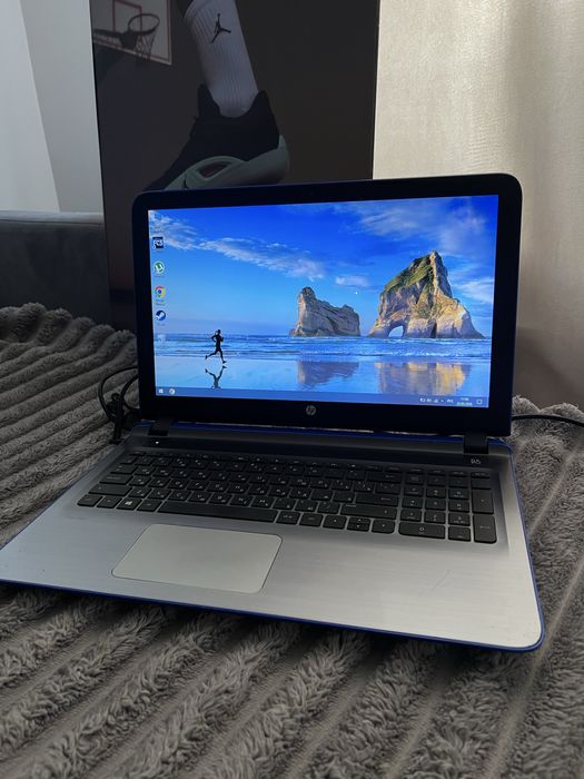 Ноутбук HP Pavilion 15 / AMD A10 Radeon R8 / 4GB RAM / Windows 10