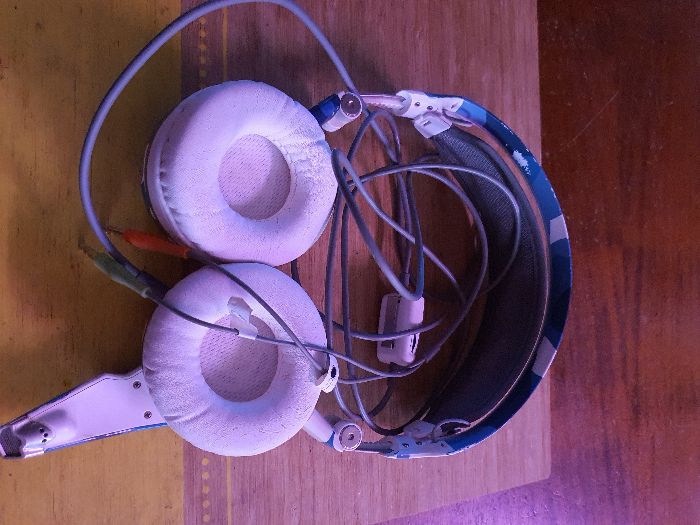 Наушники компьютерные (гарнитуру) AKG GHS1 в отличном состоянии.