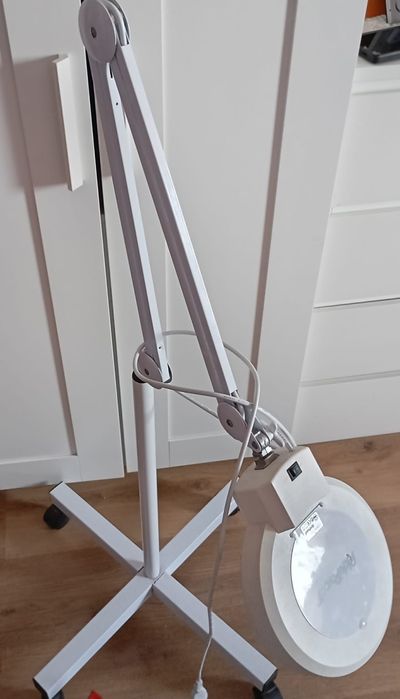 Luz /lupa para esteticista
