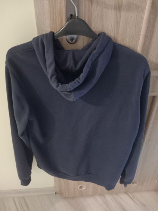 Granatowa bluza z kapturem