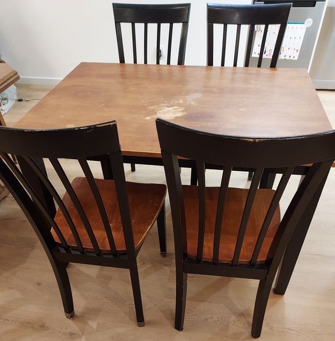 Mesa com 4 cadeiras 122*91cm