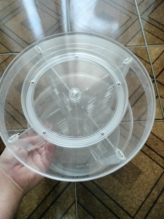 Prateleira rotativa para cosméticos