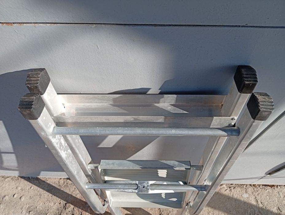 Продам стремянку.