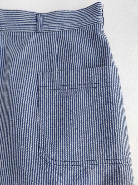 Spódnica , krótka w paseczki-zamek z przodu– 44 InPost