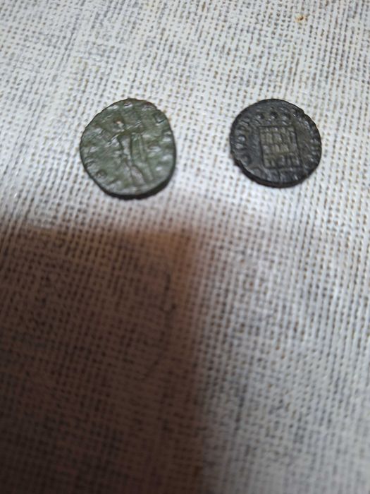 Moedas romanas 2, 1 cruzifixo, 5 medalhas da Verónica, 1 moeda escudo