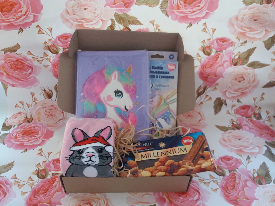 Подарункові набори для дівчат на 8 березня