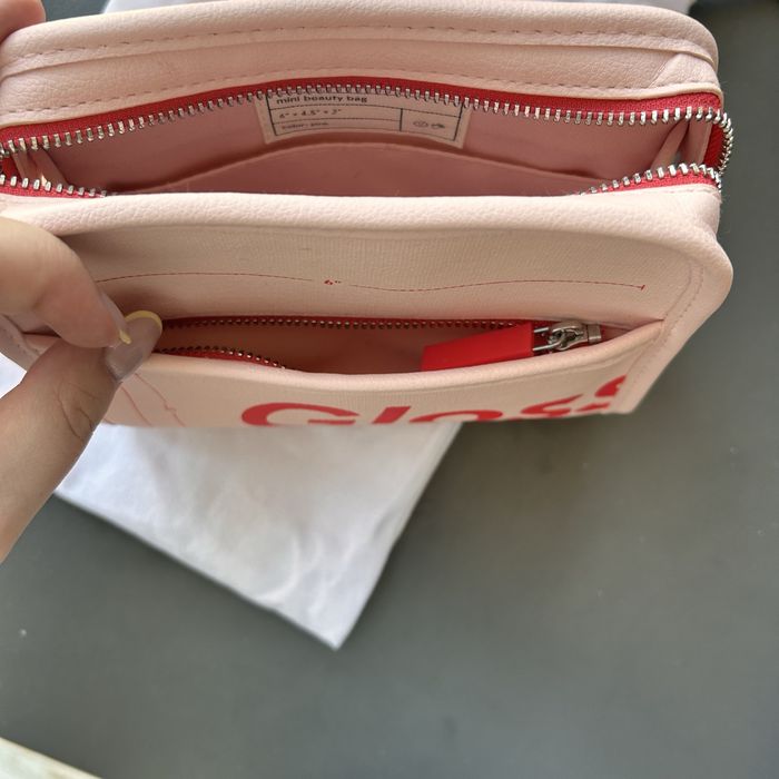 Glossier mini косметичка з офіційного сайту