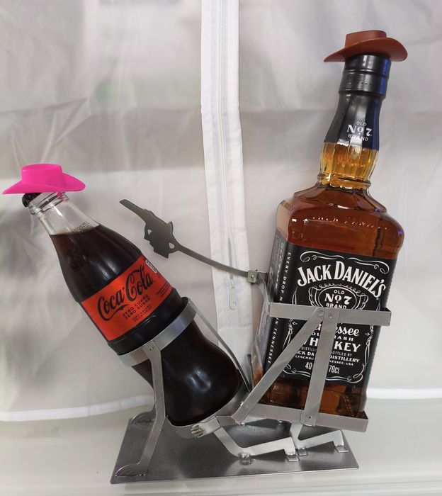 Stojak na whisky i colę. Wysyłka InPost.