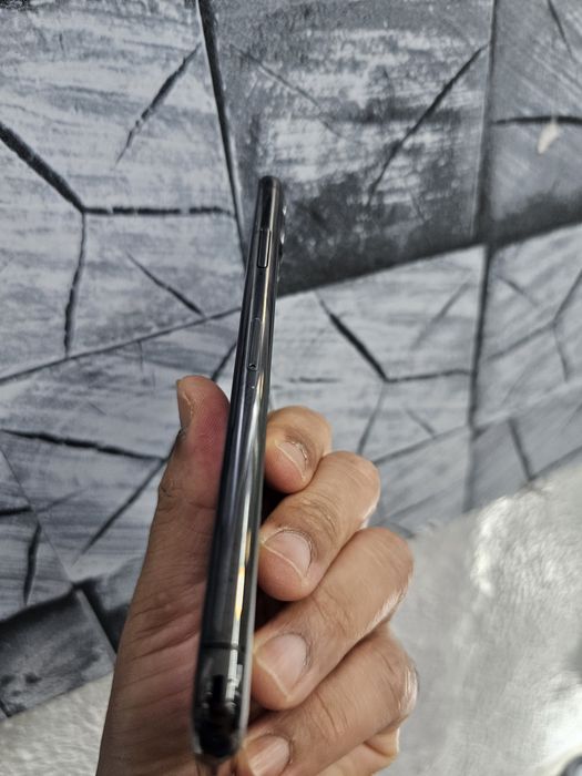 Iphone 11 pro max..64gb