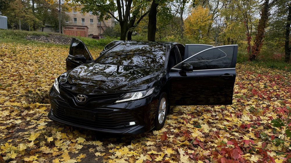 Toyota Camry 70 офіційна