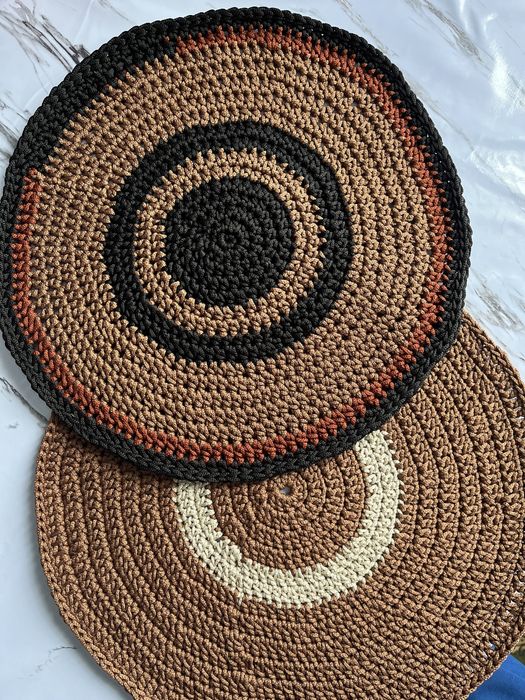 Килим круглий коричневий 2 шт.