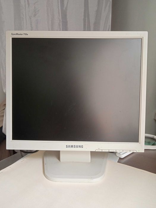 Монитор SAMSUNG Sync Master mod 710N 17".
