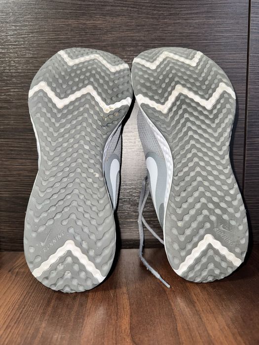 Кросівки Nike Revolution 5