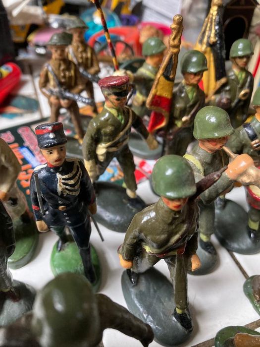 Soldados de chumbo antigos