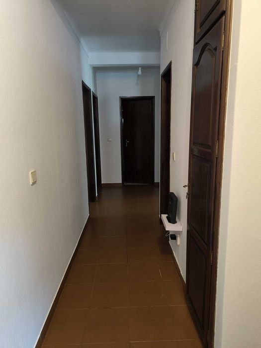 Aluga-se quarto no bairro das Corunheiras