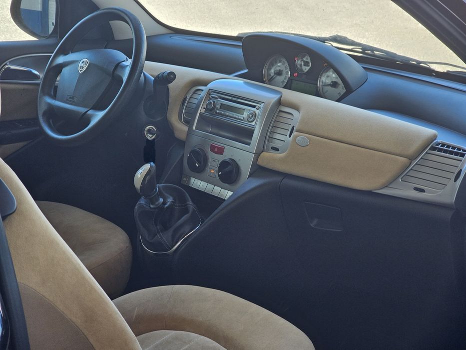 Lancia  ypsilon - 1 registo - 90.700 kms