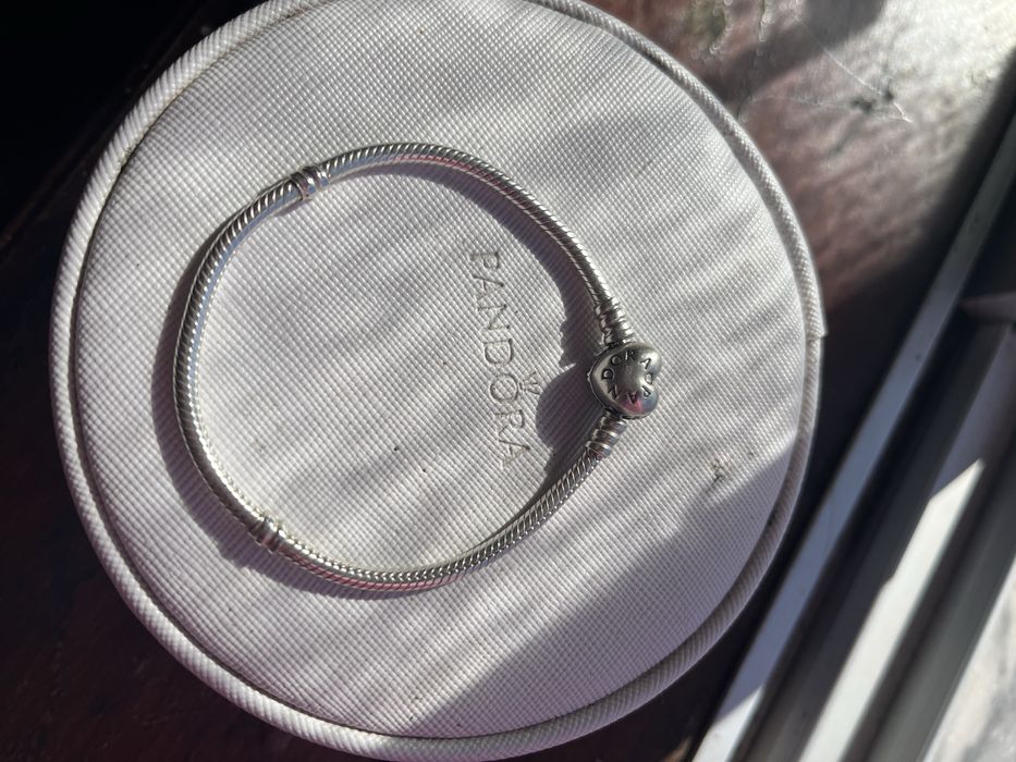 Pulseira pandora fecho de coraçao com brilho