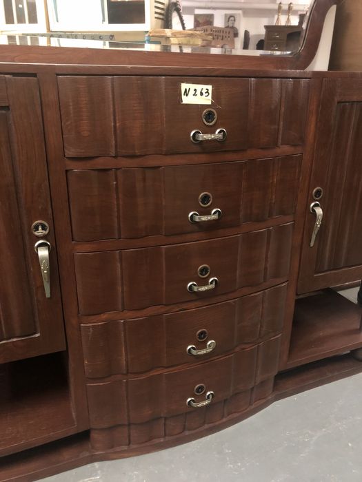 Aparador antigo com pedra de mármore