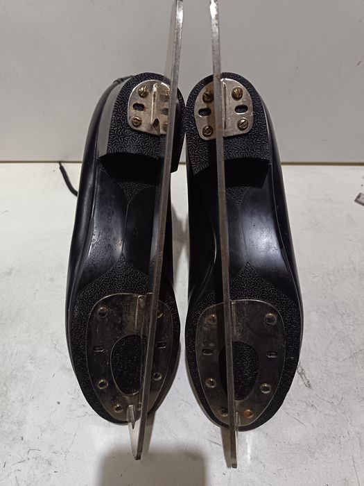 Łyzwy figurowe TANGO skóra rozmiar 42